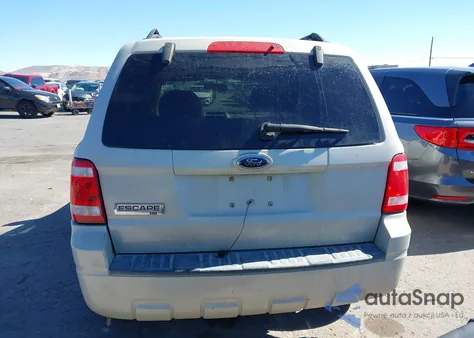 2008 Ford Escape Xlt z USA, uszkodzony, nr VIN 1FMCU031X8KD08004